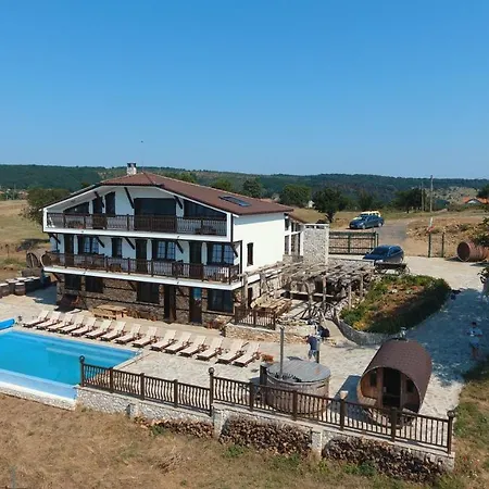 шато еркеч Guest house Kozichino