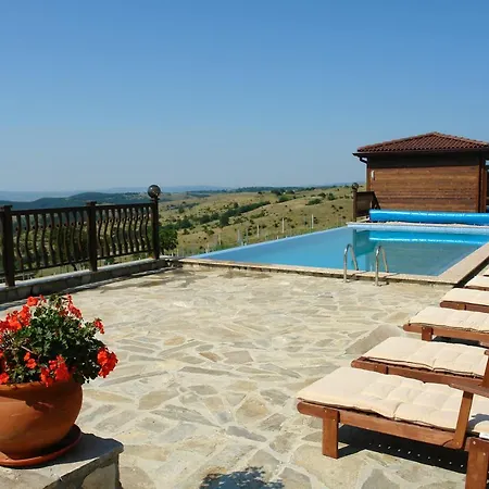 шато еркеч Guest house Kozichino