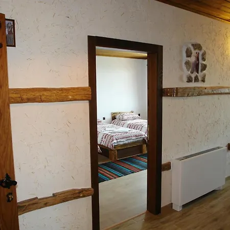 шато еркеч Guest house Kozichino