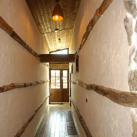 шато еркеч Guest house *