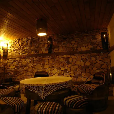 шато еркеч Guest house *