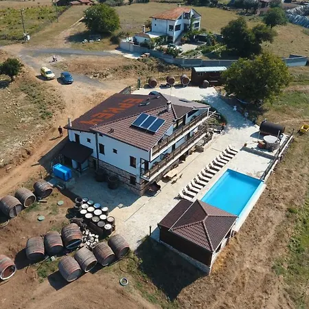 шато еркеч Guest house *