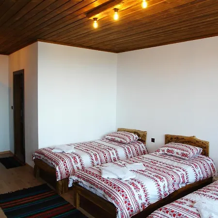 шато еркеч Guest house *