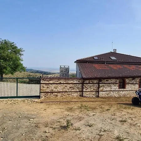 шато еркеч Guest house Kozichino