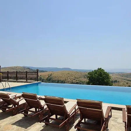 шато еркеч Guest house